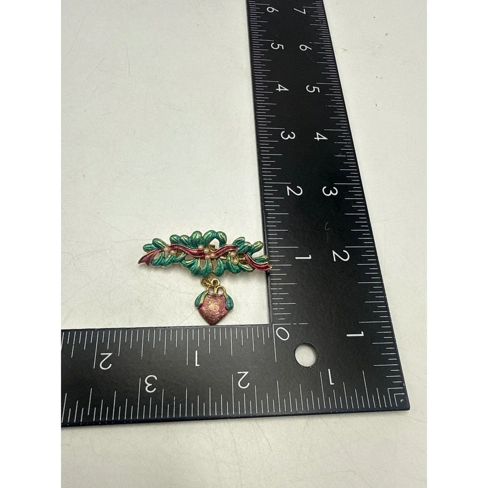 Vintage Christmas Holly Ribbon Heart Dangle‎ Brooch Faux Pearl Enamel Gold Tone